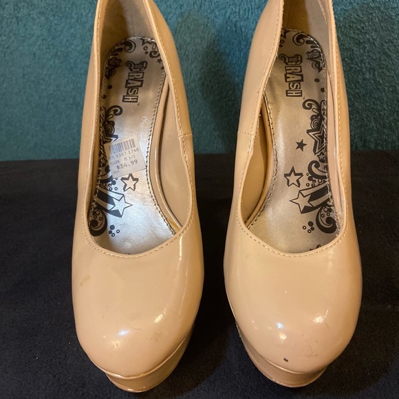Tan Heels - Picture 2 of 6